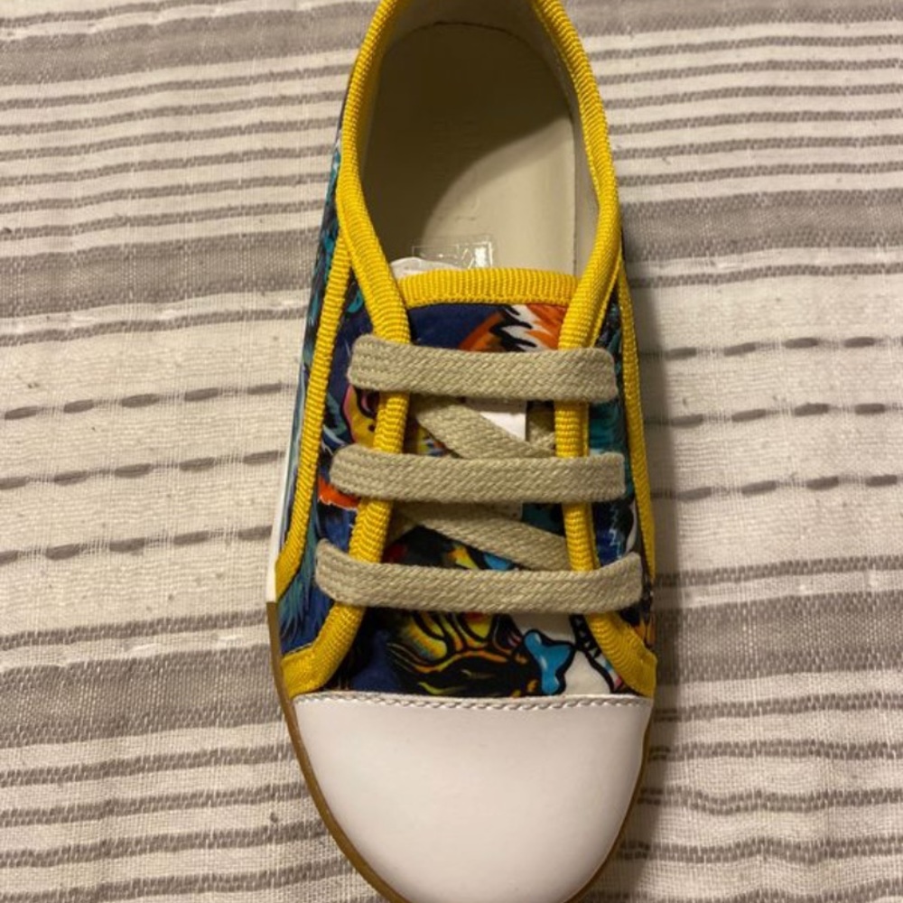 Gucci kid shoes